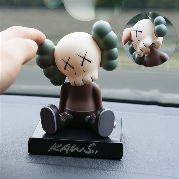 カウズ 車内インテリア 飾り物 KAWS 装飾ダッシュボード飾り