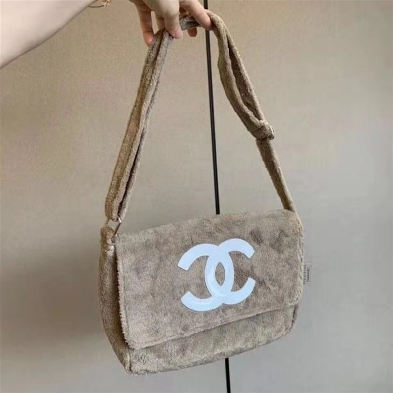 シャネル ショルダーバッグ chanel ノベルティ モコモコ BTS テテ着用