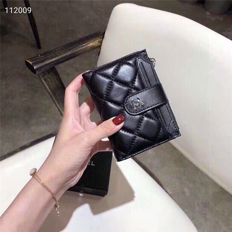 シャネル 折り財布 chanel 二つ折り財布 レザーレディース